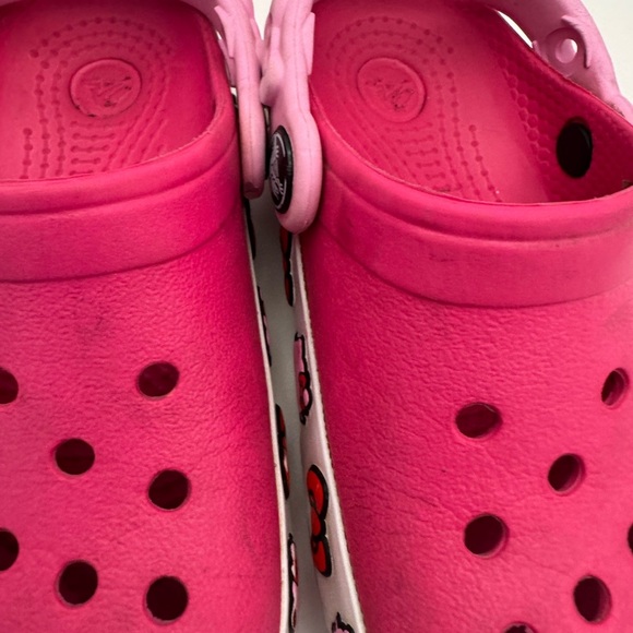 Crocs Children Size 9 PinkHello Kitty Crocs Slip on Clogs Fast Shipping - Picture 4 of 13